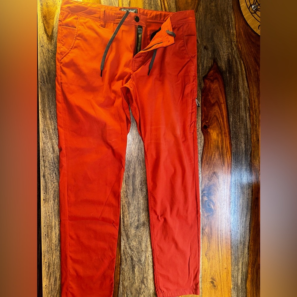 Mens 686 36”x32” anywhere slim RFID with 11 pockets and hidden stash, zippered